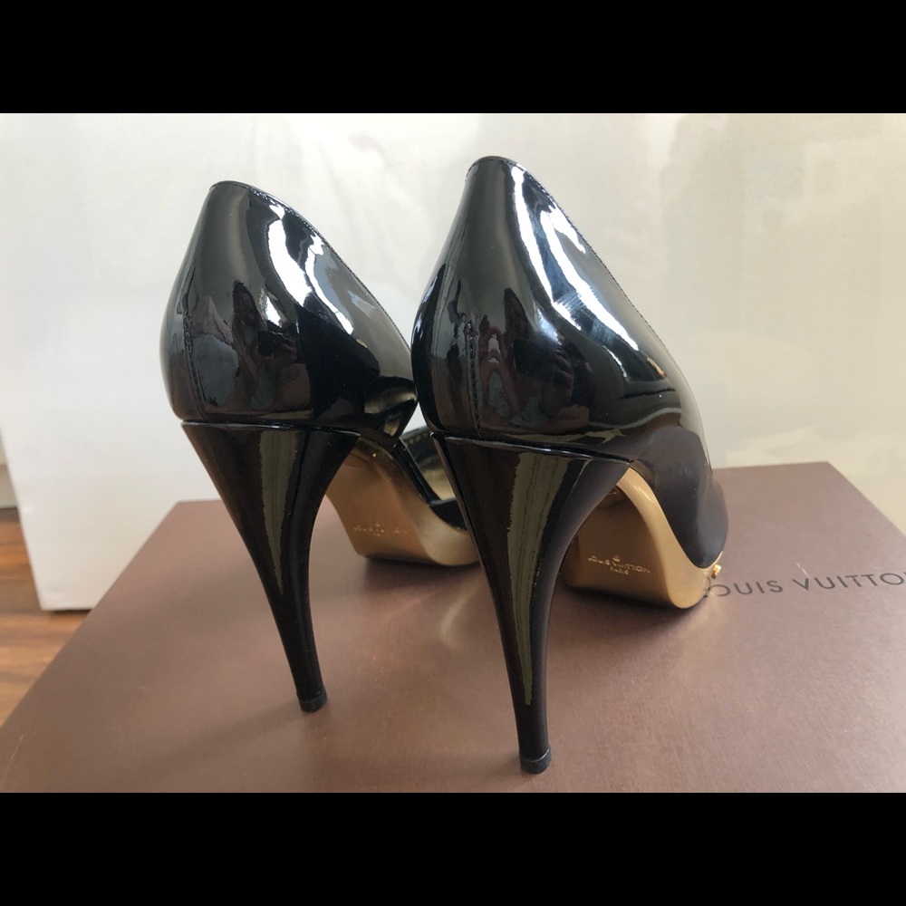 Louis Vuitton Black Patent Leather Pumps 🖤⚜️ - Picture 10 of 16